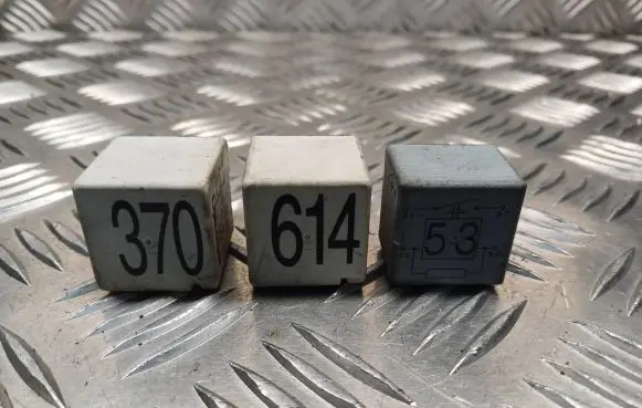 Audi A4 S4 B6 8E 8H Other relay 8D0951253 8E0951253 141951253B