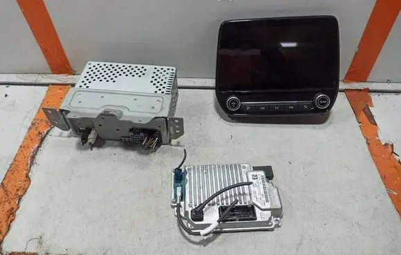 Ford Puma Radio/CD/DVD/GPS head unit M1BT18K810LNA NU5T14G371GAF L1BT18B955FC