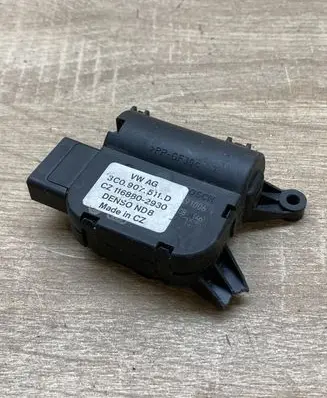 Volkswagen PASSAT B6 Air flap motor/actuator 3C0907511D
