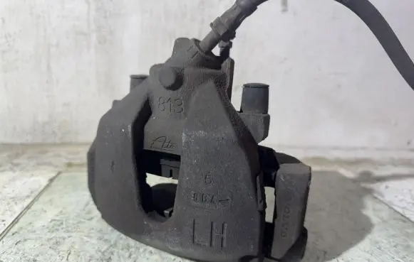 Volvo V40 Front brake caliper