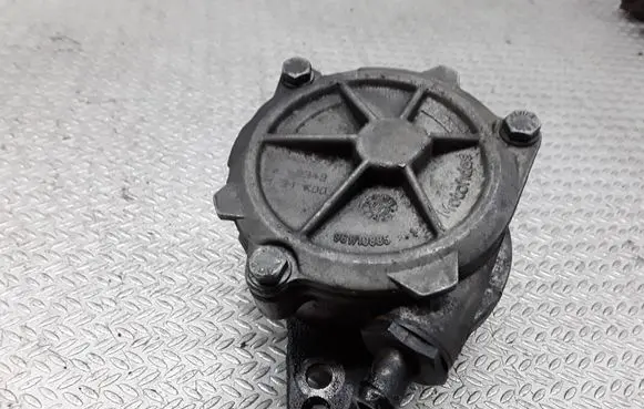 BMW 5 E39 Vacuum pump 96110885