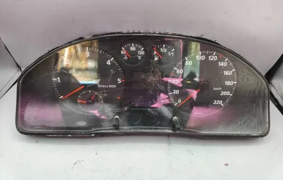 Audi A4 S4 B5 8D Speedometer (instrument cluster) 8D0612075 011005612