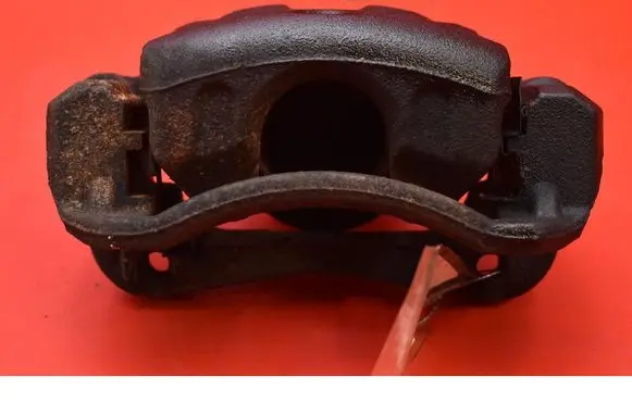 Hyundai i30 Front brake caliper 