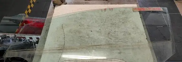 Ford Fiesta Sliding door window/glass 