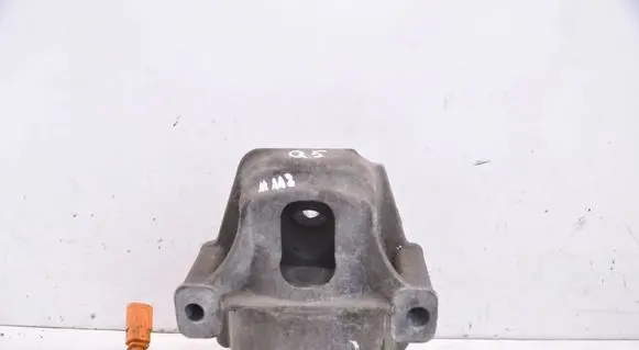Audi Q5 SQ5 8R Engine mount bracket 8R0199381