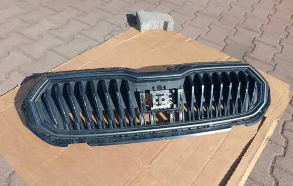 Skoda Fabia Mk4 (6VA) Front bumper upper radiator grill 