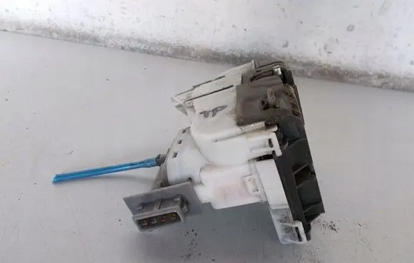 Volkswagen Golf III Rear door lock 