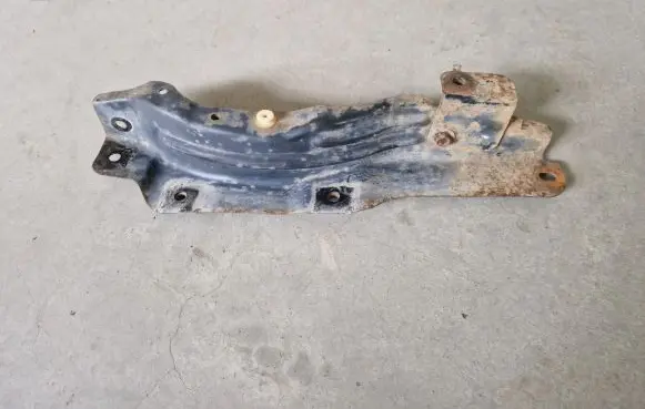 Radiator support slam panel bracket