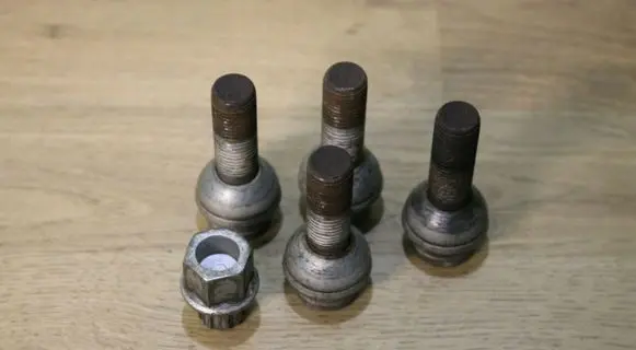 Volkswagen Sharan Anti-theft wheel nuts and lock 
