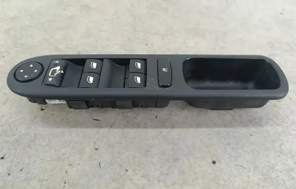 Peugeot 307 Quarter vent window switch 96531123XT