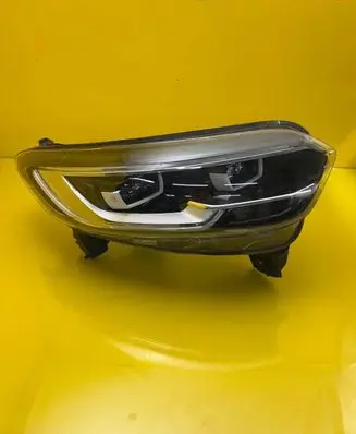 Renault Kadjar Headlight/headlamp 260105570R