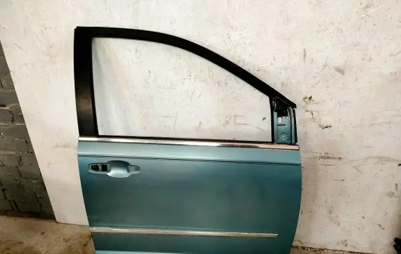 Chrysler Town & Country V Front door