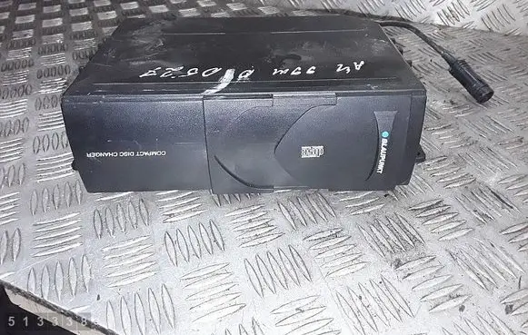 Audi A4 S4 B5 8D CD/DVD changer 7607700006