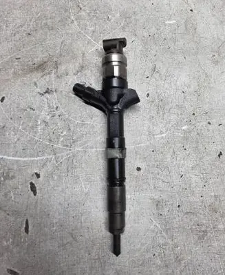 Toyota Corolla Verso AR10 Fuel injector 236700G040 11N00373 2567000040