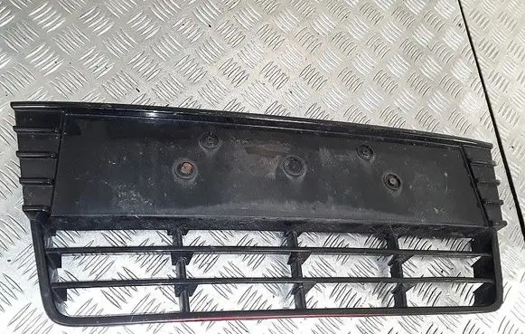 Ford Focus Front bumper lower grill bm5117k945