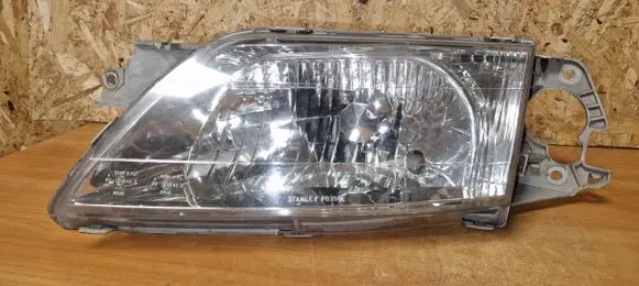 Mazda Premacy Headlight/headlamp E139540