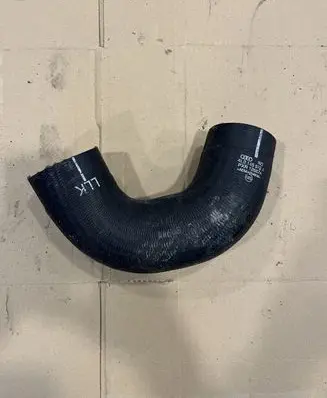 Audi Q7 4L Intercooler hose/pipe 4L0145972A
