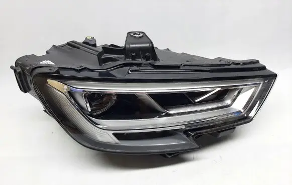 Audi A3 S3 8V Headlight/headlamp 8V0941034F