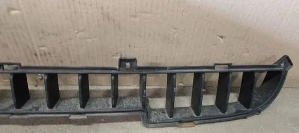KIA Sorento Front bumper lower grill 865613E500