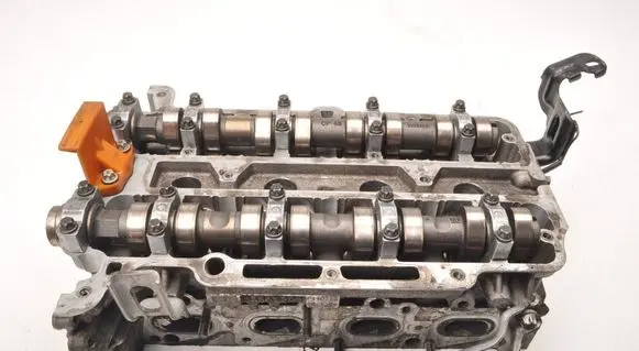Opel Astra J Engine head 55565291