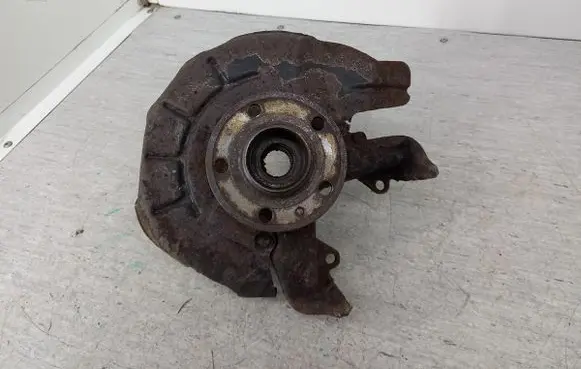 Skoda Fabia Mk1 (6Y) Front wheel hub spindle knuckle