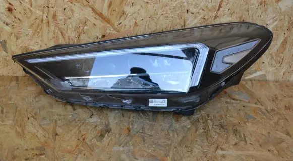 Hyundai Tucson TL Headlight/headlamp 92101-D7700