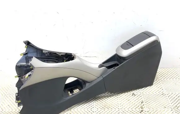 Toyota Auris 150 Center console 