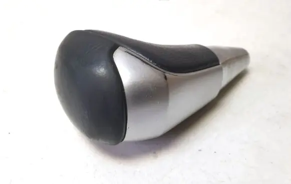 Toyota Hilux (AN120, AN130) Gear lever shifter trim leather/knob 