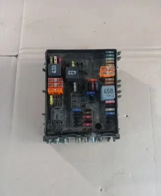 Volkswagen Golf V Fuse module 1K0937124H