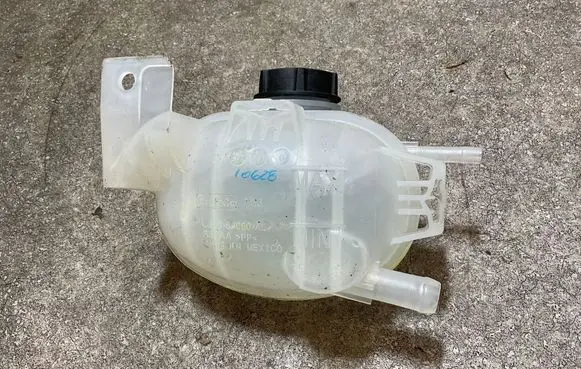 Ford Mach-E I Coolant expansion tank/reservoir LJ938A080AC JJ938A080AC