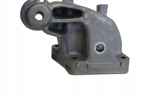 Engine mounting bracket
