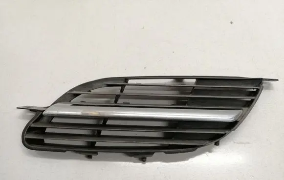 Nissan Almera Tino Front bumper lower grill 9381M010
