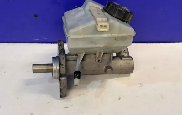 Volvo XC90 Master brake cylinder 8683272 36002375