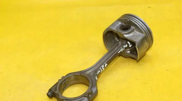 Mitsubishi Outlander Piston with connecting rod 4J11