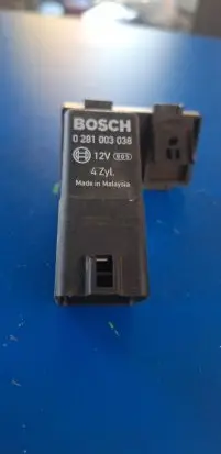 Volkswagen PASSAT B6 Glow plug pre-heat relay 0281003038