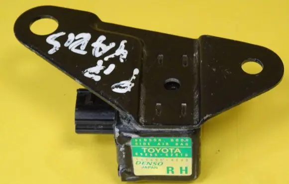 Toyota Yaris Airbag deployment crash/impact sensor 89865-52010