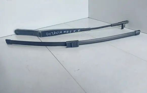 Skoda Octavia Mk2 (1Z) Front wiper blade arm 1Z1955409