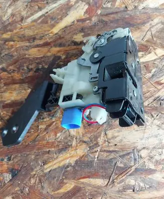 Volkswagen Transporter - Caravelle T6 Front door lock 7E1837016B