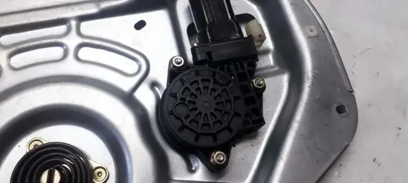 Hyundai Tucson JM Front door window regulator motor