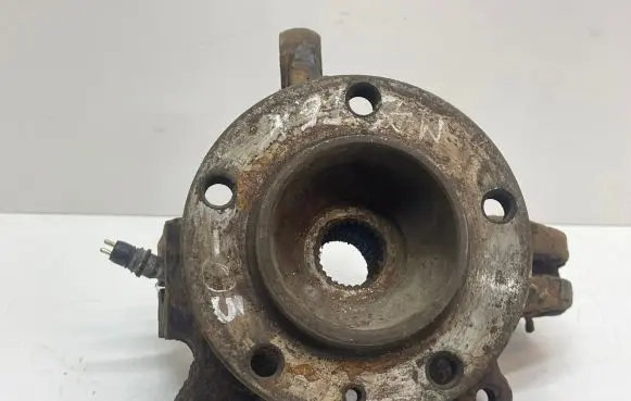 Renault Master II Front wheel hub