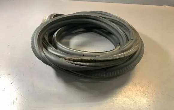 BMW 3 E90 E91 Seal rubber (tailgate) 51767147043