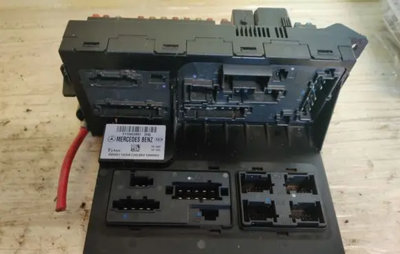 Mercedes-Benz E W211 Fuse module 2115453901