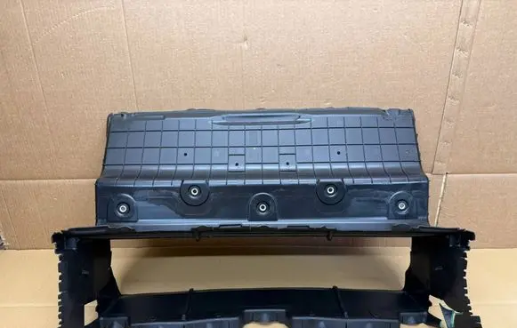 MG MG4 ev Intercooler air guide/duct channel 11004239