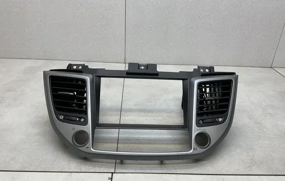 Hyundai Tucson TL Dash center air vent grill 84740D7900