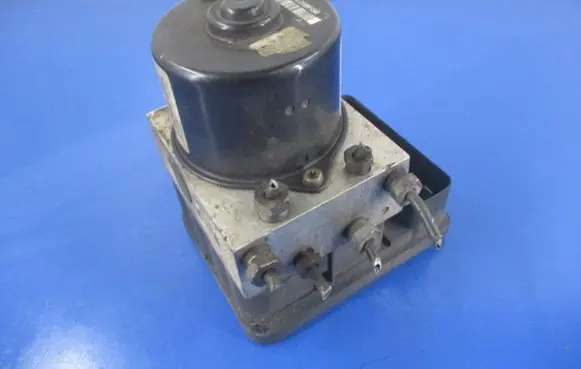 Ford Fiesta ABS Pump 2S61-2M110-CE
