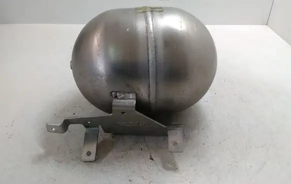 Vacuum air tank