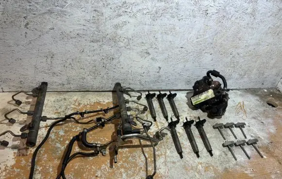 Mercedes-Benz CLK A209 C209 Fuel injection system set A6420105102 A6420700501 A642070