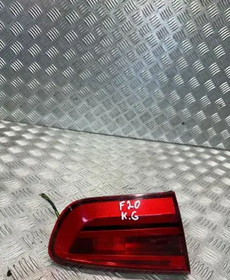 Tailgate rear/tail lights