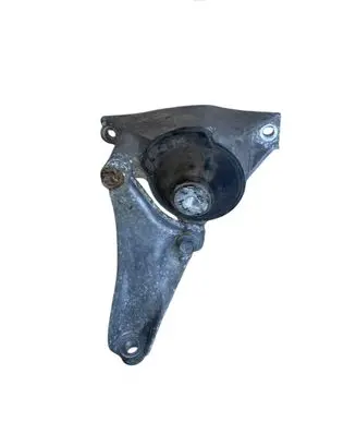 Honda Civic Engine mount bracket