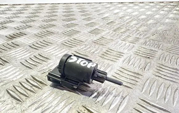 Audi A4 S4 B7 8E 8H Brake pedal sensor switch 3B0945511C